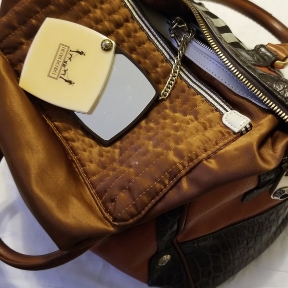 Henri Bendel barrel style bag - Picture 7 of 7